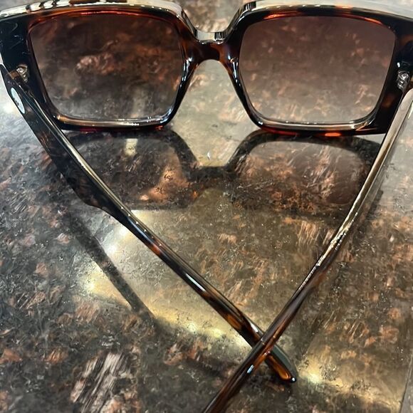 NWT Le Specs Glo Getter Tortoise Sunglasses main image 5